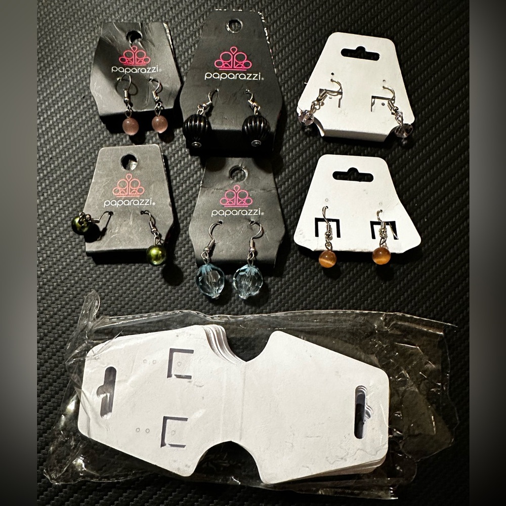 🖤 BOGO FREE 🖤 PAPARAZZI 🖤 6 Pair of earrings and pack of earring cards 🖤